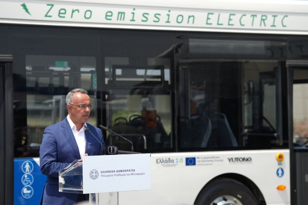 Χρήστος Σταϊκούρας: Με τα νέα ηλεκτρικά λεωφορεία ανανεώνεται το 1/3 του στόλου των οχημάτων του ΟΑΣΘ