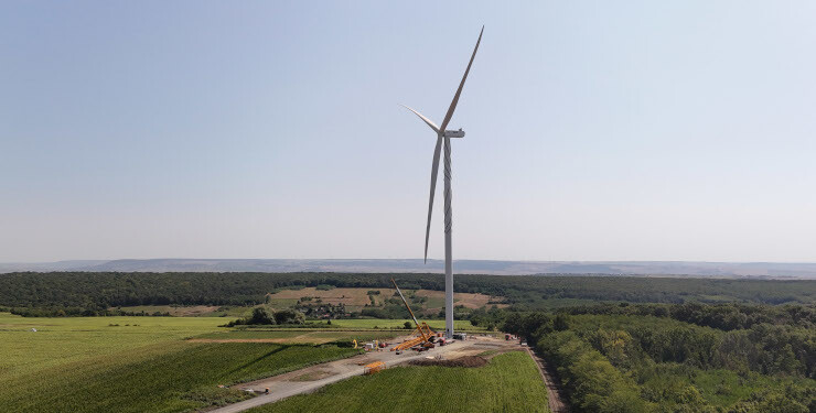 2_PPC-Renewables-Romania-installs-the-first-wind-turbines-740x375.jpg