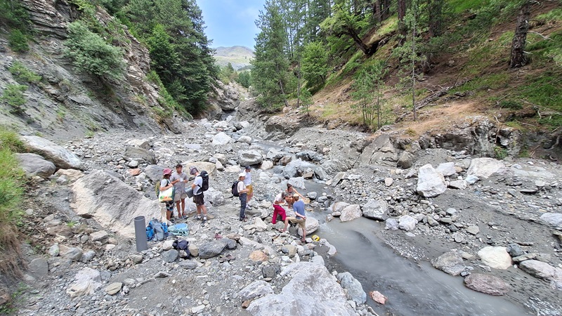 Scientists_taking_samples_at_the_Black_stream_below_Aetomilitsa_village_D._Papageorgiou_MedINA.jpg