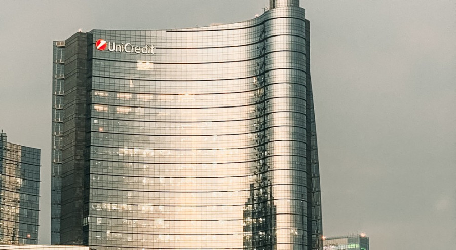 Η UniCredit, η Alpha Bank και οι επενδύσεις σε ΑΠΕ