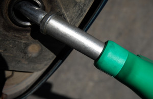 Νοθευμένα καύσιμα: Τα προβλήματα και η ειδοποίηση του αυτοκινήτου