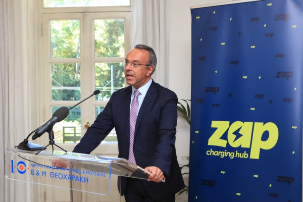 Χρήστος Σταϊκούρας: «Επιπλέον κίνητρα στους αυτοκινητιστές για ηλεκτρικά οχήματα ταξί»