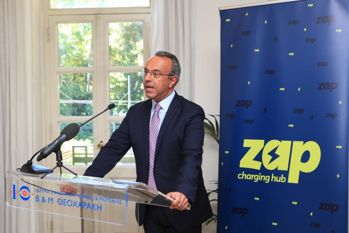 Χρήστος Σταϊκούρας: «Επιπλέον κίνητρα στους αυτοκινητιστές για ηλεκτρικά οχήματα ταξί»