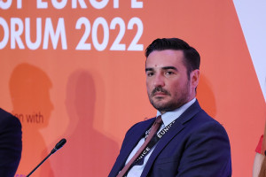 Αριστοτέλης Χαντάβας (Enel Green Power) στο Southeast Europe Energy Forum 2022: «Άμεση η ανάγκη θέσπισης νομοθετικού πλαισίου για την υβριδοποίηση των έργων ΑΠΕ και τη βελτιστοποίηση του ήδη υπάρχοντος για το repowering»