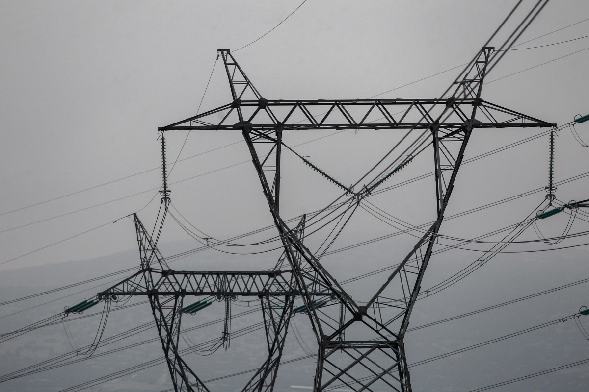 Ηλεκτρισμός: Μειωμένη τιμή τον Αύγουστο - Στο 40% η συνεισφορά των ΑΠΕ