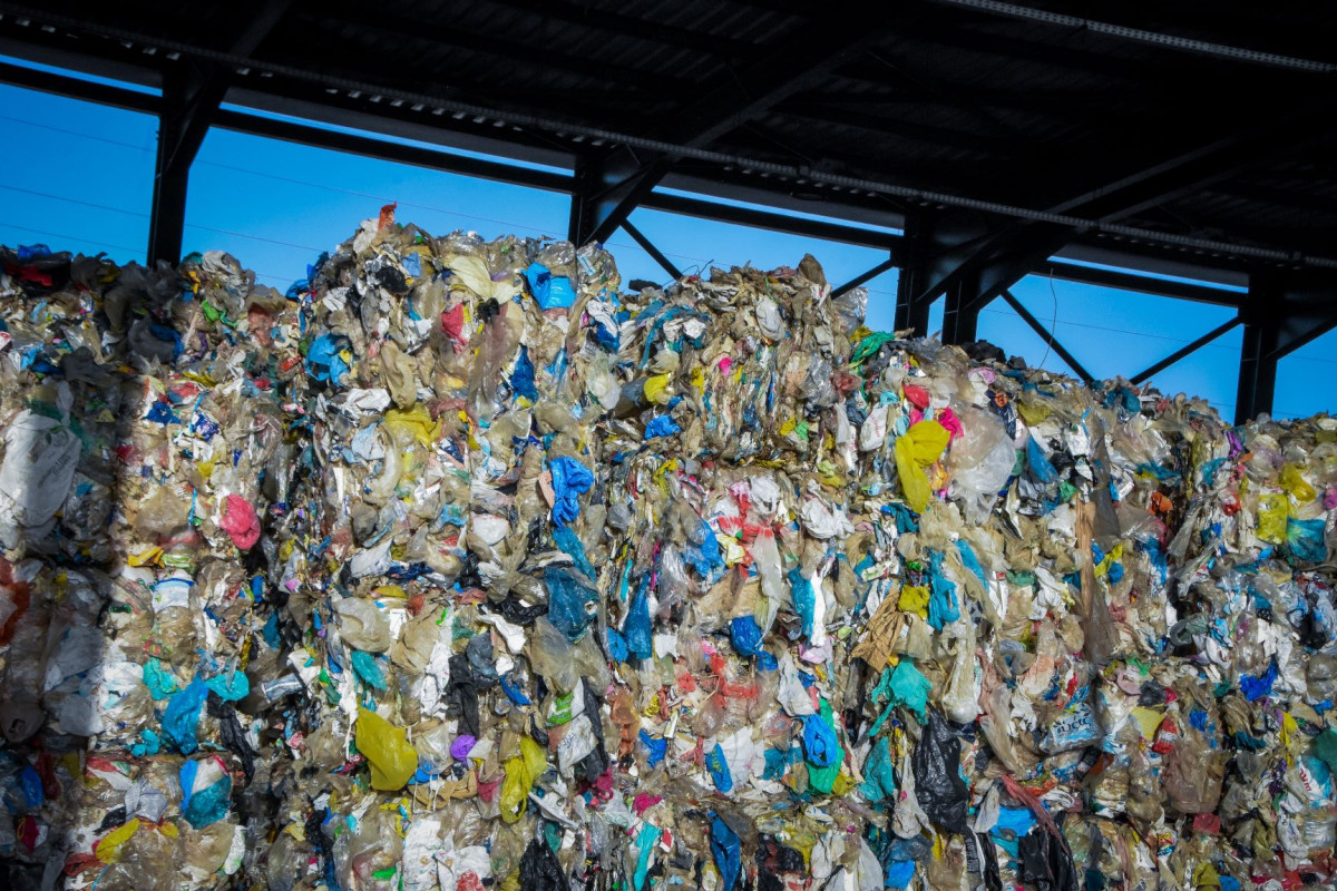 Νέα έρευνα της Greenpeace αποκαλύπτει τους ψευδείς ισχυρισμούς της βιομηχανίας πλαστικών για την ανακύκλωση των προϊόντων