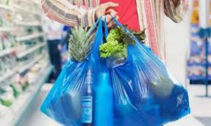 Ξεκινά η πιλοτική εφαρμογή του μέτρου απόδοσης στους πολίτες του περιβαλλοντικού τέλους της πλαστικής σακούλας﻿