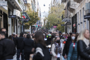 Το κόστος της ενέργειας «ροκανίζει» και τις εκπτώσεις στα εμπορικά καταστήματα