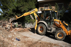 Δήμος Αθηναίων: Ξεκίνησαν οι κατεδαφίσεις 70 επικίνδυνων κτισμάτων σε 21 περιοχές