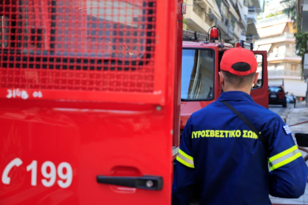 Κοζάνη: Φωτιά σε φορτηγό με φωτοβολταϊκά στην Εγνατία Οδό