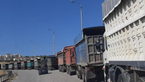 Κοζάνη: Διαμαρτυρήθηκαν με τα φορτηγά τους στην Περιφέρεια Δ. Μακεδονίας