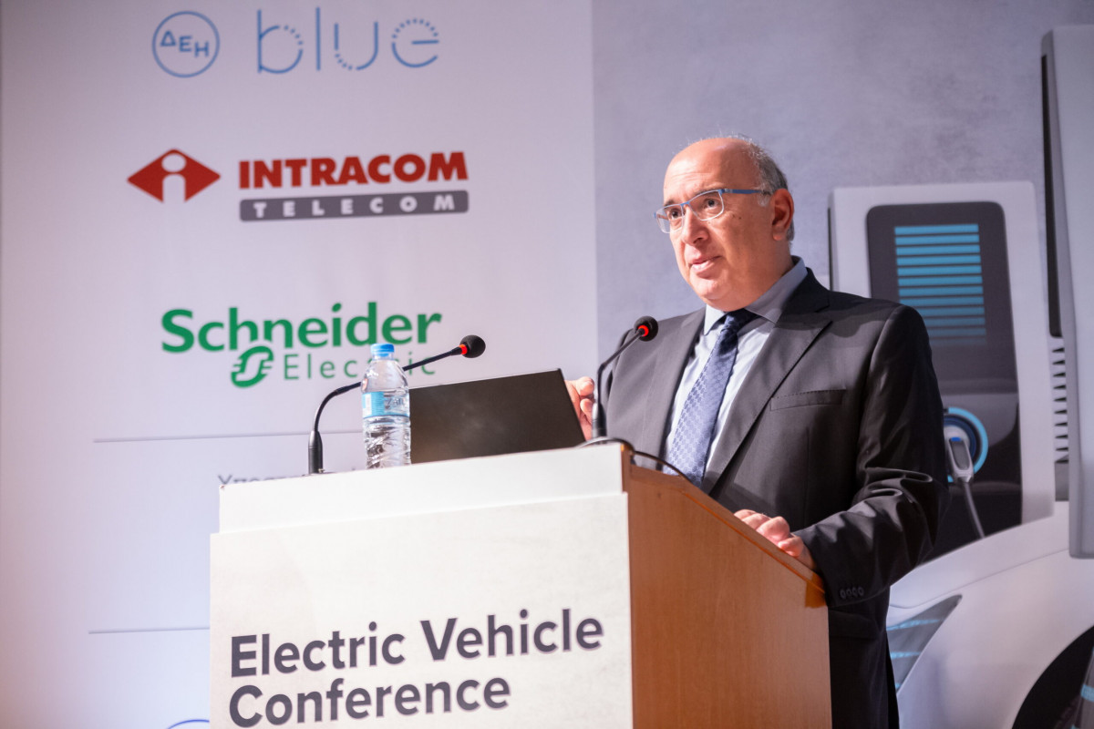 O Υφυπουργός Μεταφορών Μιχάλης Παπαδόπουλος στο συνέδριο «Electric Vehicle Conference»: Σημαντική αύξηση των ηλεκτροκίνητων οχημάτων