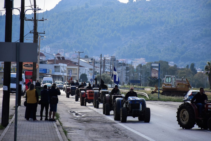 Μπλόκα αγροτών: Πετρέλαιο, ρεύμα και υψηλά κόστη βγάζουν τα τρακτέρ στους δρόμους