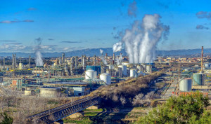 Η Ανσαραλά της Υεμένης λέει πως έπληξε το αεροδρόμιο του Ριάντ, διυλιστήριο της ARAMCO και εγκαταστάσεις στη νότια Σαουδική Αραβία