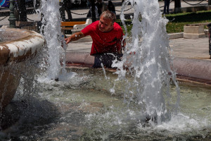 Σε κόκκινο συναγερμό το Παρίσι εξαιτίας του καύσωνα - Σε ύψιστη επιφυλακή οι αρχές σε Ισπανία, Ιταλία, Γερμανία