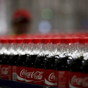 Greenpeace: Η Coca-Cola αύξησε την παραγωγή πλαστικών μπουκαλιών κατά ένα δισεκατομμύριο το 2016