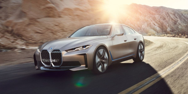 BMW: Μεγάλο σχέδιο ηλεκτροκίνησης κυκλοφορώντας 5 ηλεκτρικά οχήματα έως το τέλος του 2021