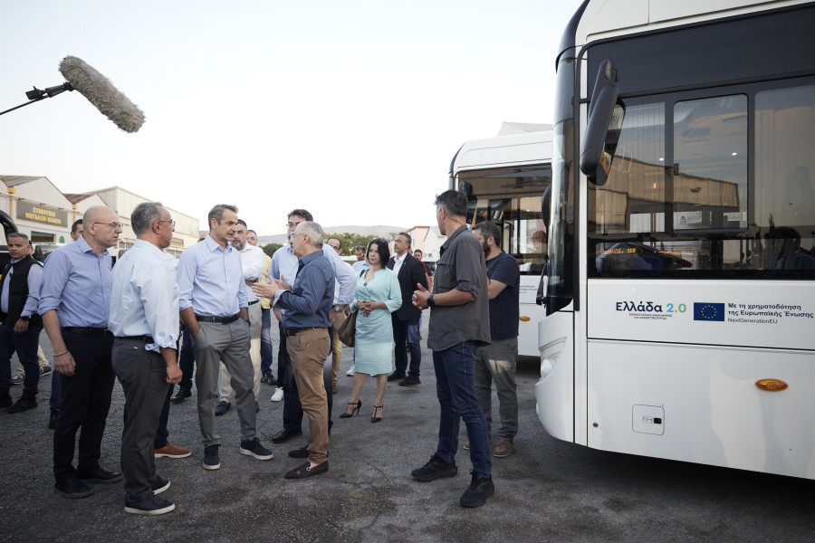 Επίσκεψη Κυρ. Μητσοτάκη στο αμαξοστάσιο της ΟΣΥ: Μέχρι το τέλος του 2025 θα κυκλοφορούν 900 καινούρια λεωφορεία