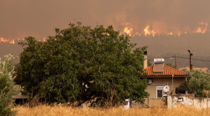 Κομισιόν: Αποστολή ελληνικού αεροσκάφους στην Αλβανία για τις πυρκαγιές