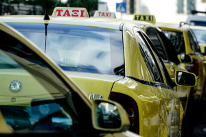 Ηλεκτρικά Ταξί: Επιδότηση στο 40% της τιμής και 5.000 ευρώ για απόσυρση