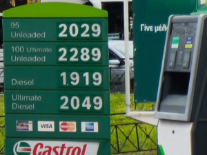 «Φωτιά» οι τιμές των καυσίμων: Πάνω από τα 2 ευρώ αμόλυβδη και ντίζελ κίνησης