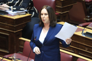 Καλλιόπη Βέτα: Ασφυκτιά η Γαλατινή από την ανεξέλεγκτη αδειοδότηση των Α.Π.Ε.