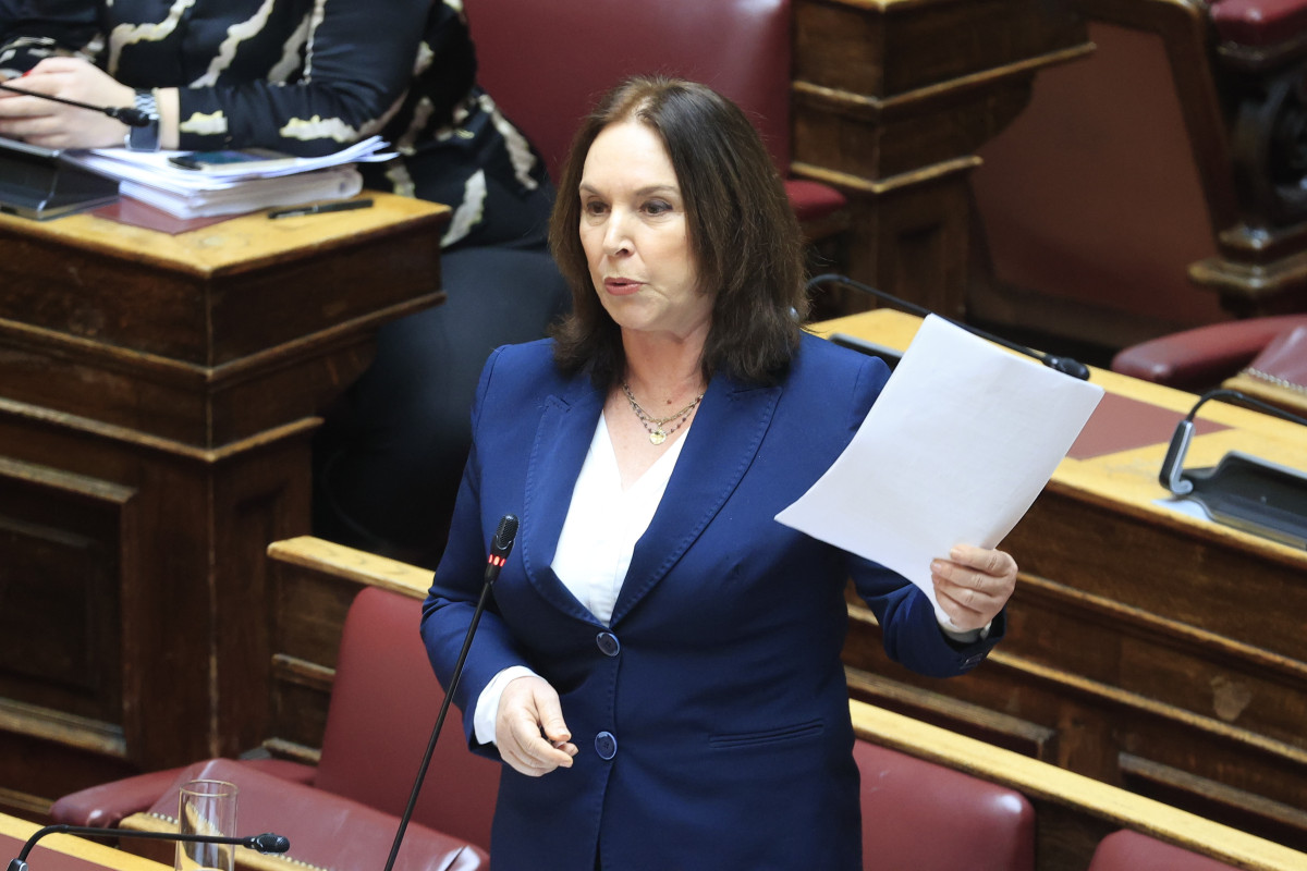 Καλλιόπη Βέτα: Ασφυκτιά η Γαλατινή από την ανεξέλεγκτη αδειοδότηση των Α.Π.Ε.