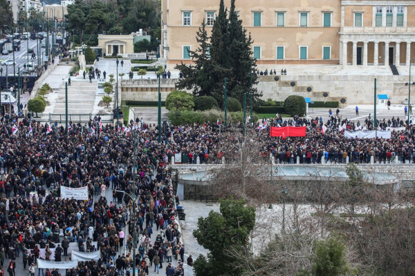 Γιάννης Τριήρης: Οργή στους δρόμους, ίντριγκες στο Μαξίμου