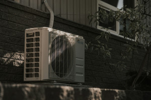 Πώς να καθαρίσετε σωστά το κλιματιστικό για χαμηλότερους λογαριασμούς ρεύματος