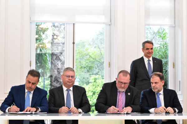 "Έπεσαν" οι υπογραφές του Ελληνικού Δημοσίου και της κοινοπραξίας Chevron - Helleniq Energy για έρευνες υδρογονανθράκων