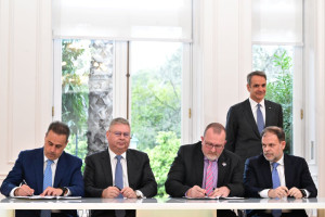 "Έπεσαν" οι υπογραφές του Ελληνικού Δημοσίου και της κοινοπραξίας Chevron - Helleniq Energy για έρευνες υδρογονανθράκων