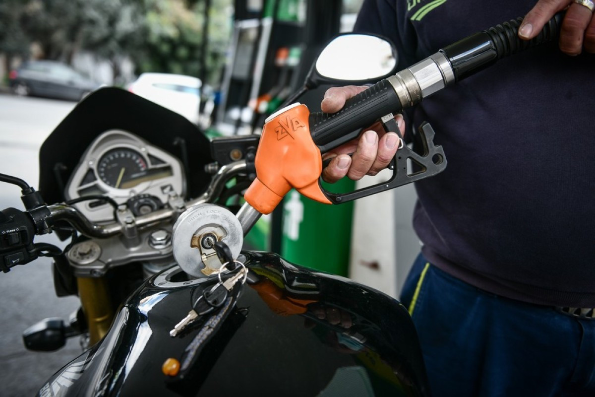 Βενζίνη: Η τιμή σταθερά πάνω από 2 ευρώ