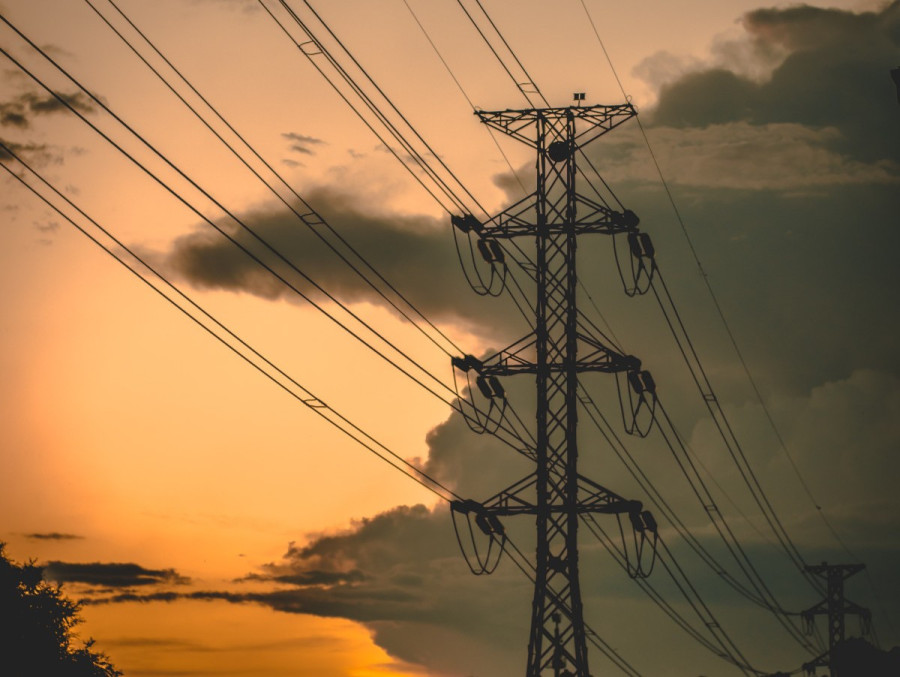 Εκτός ελέγχου οι τιμές ρεύματος- Αιχμές σε παραγωγούς από τη βιομηχανία