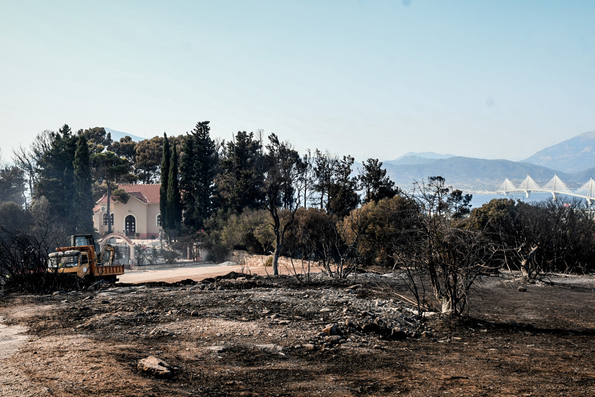 Βελτιωμένη εικόνα στα μέτωπα των πυρκαγιών σε Αχαΐα, Πρέβεζα, Χίο και Ζάκυνθο