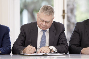 HELLENiQ ENERGY: Οι όροι των συμβάσεων με την Chevron για έρευνα και παραγωγή υδρογονανθράκων σε υπεράκτιες περιοχές