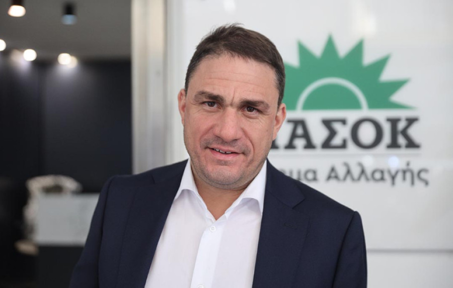 Τσουκαλάς: Η αύξηση των εσόδων του ΦΠΑ από την ακρίβεια στα καύσιμα να επιστρέφει ως ελάφρυνση στον ΕΦΚ