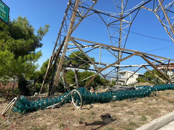 Ολοκληρώνεται η μεταφορά των πυλώνων υψηλής τάσης στη Νέα Πεντέλη