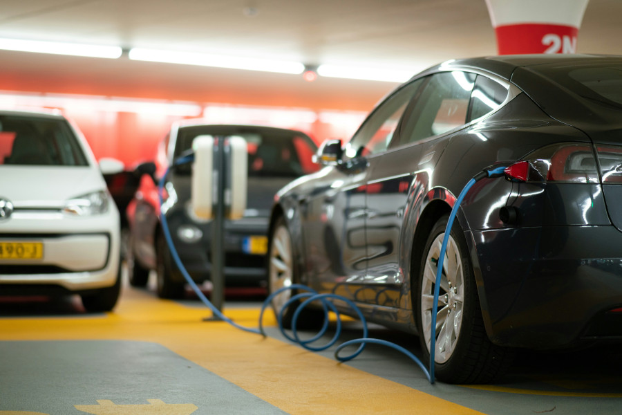 Στα 3 εκατομμύρια τα ηλεκτρικά επιβατικά αυτοκίνητα μόνο με μπαταρία στις χώρες της ΕΕ το 2022