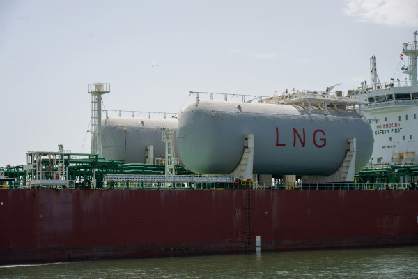 Ορμούζ: Άγνωστο αντικείμενο έπληξε LNG πλοίο ελληνικής ιδιοκτησίας