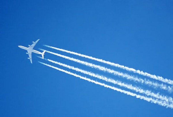 Νέα μελέτη: Οι αερομεταφορές συμβάλλουν κατά 3,5% στην υπερθέρμανση του πλανήτη