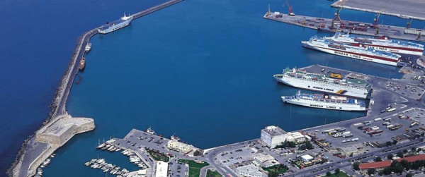 H μονάδα υγροποιημένου φυσικού αερίου στο λιμάνι του Ηρακλείου