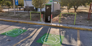 Aττική: Νέο δίκτυο φόρτισης ηλεκτρικών οχημάτων σε έξι περιοχές