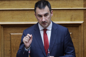 Χαρίτσης: Η κυβέρνηση εμπαίζει την κοινωνία με τα πολύχρωμα τιμολόγια