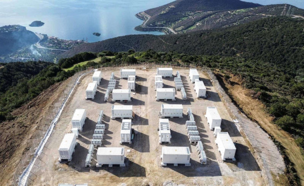 MORE: Ολοκλήρωσε την κατασκευή 3 ανεξάρτητων συστημάτων αποθήκευσης ενέργειας στην Ελλάδα