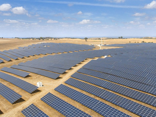 Η MYTILINEOS και η Aquila Capital υπέγραψαν συμφωνία για έργα ηλιακής ενέργειας 100MW στην Ισπανία
