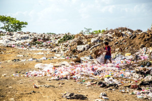 Κομισιόν: Σε ισχύ οι νέοι κανόνες για τους έμμονους οργανικούς ρύπους (POP) στα απόβλητα