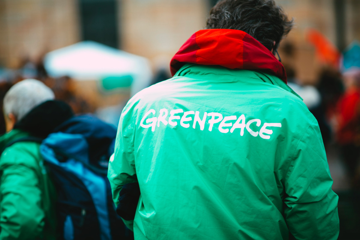 Αποκάλυψη Greenpeace: Η βιομηχανία ορυκτού αερίου ωθεί τις ΗΠΑ και την Ευρώπη σε συμβόλαια που “ψήνουν” τον πλανήτη