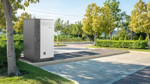 Η Schneider Electric λανσάρει τη νέα λύση, Schneider Boost Pro, για αποθήκευση ενέργειας με μπαταρίες