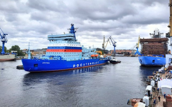 Arktika: Το μεγαλύτερο παγοθραυστικό πυρηνοκίνητο πλοίο ξεκίνησε το παρθενικό του ταξίδι