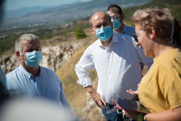 Στην Πεντέλη ο Χατζηδάκης: Στόχος η περιβαλλοντική προστασία και ανάδειξη του βουνού